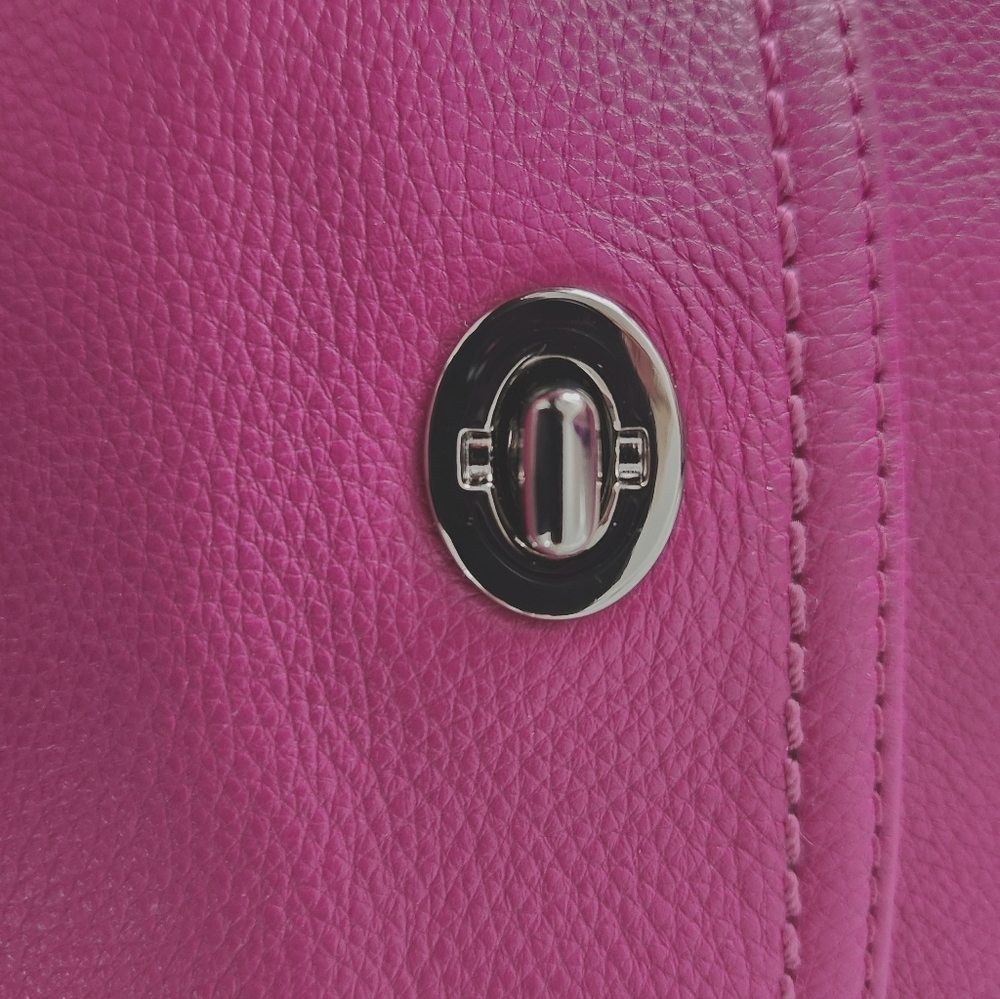 Coach Park Wristlet Turnlock - Picture 6 of 10